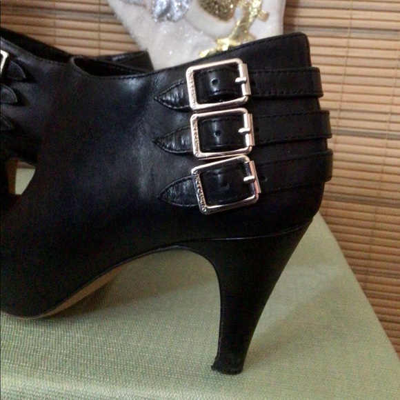 VINCE CAMUTO bootie EUC beautiful classy - Picture 2 of 15